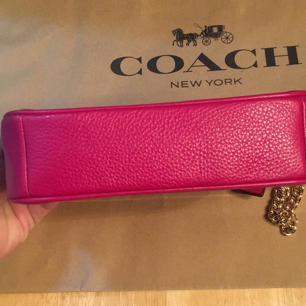 Coach fuschia Pebbled leather chain Bag wallet - Picture 5 of 6